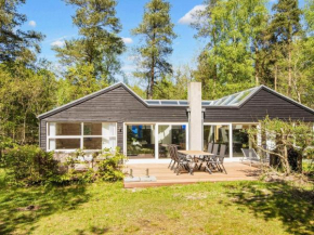 Four-Bedroom Holiday home in Glesborg 15, Fjellerup
